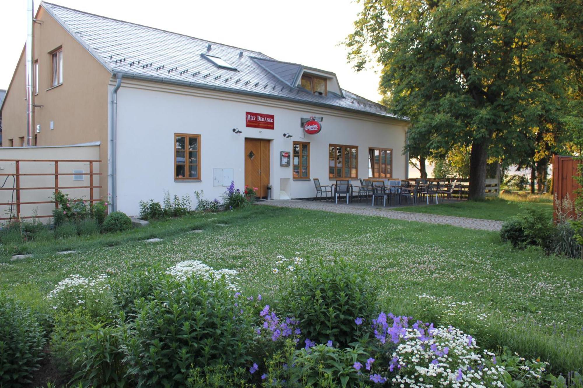Bily Beranek Hotel Hladov Exterior photo